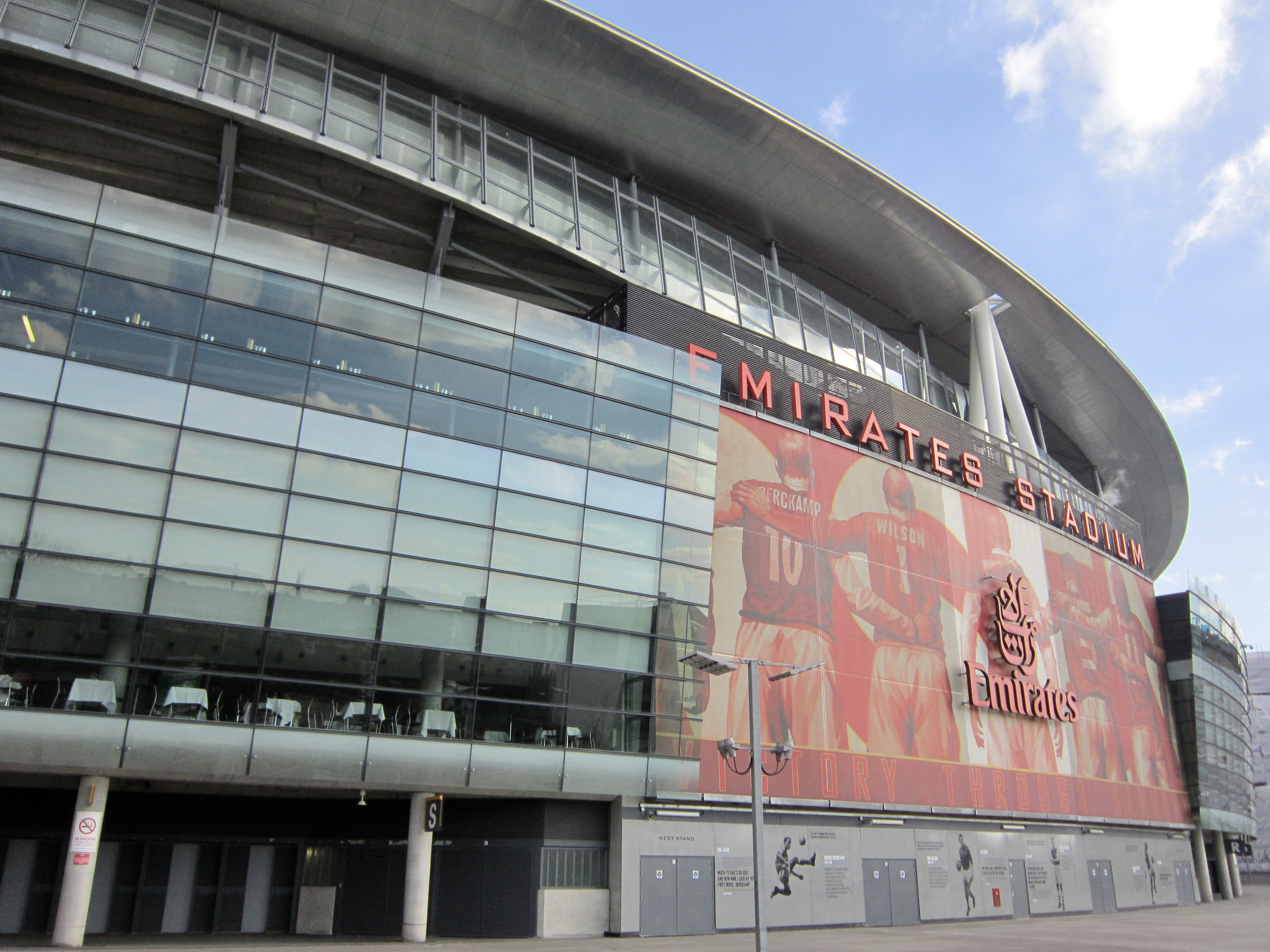 Arsenal_Football_Club,_Emirates_Stadium_13.jpg