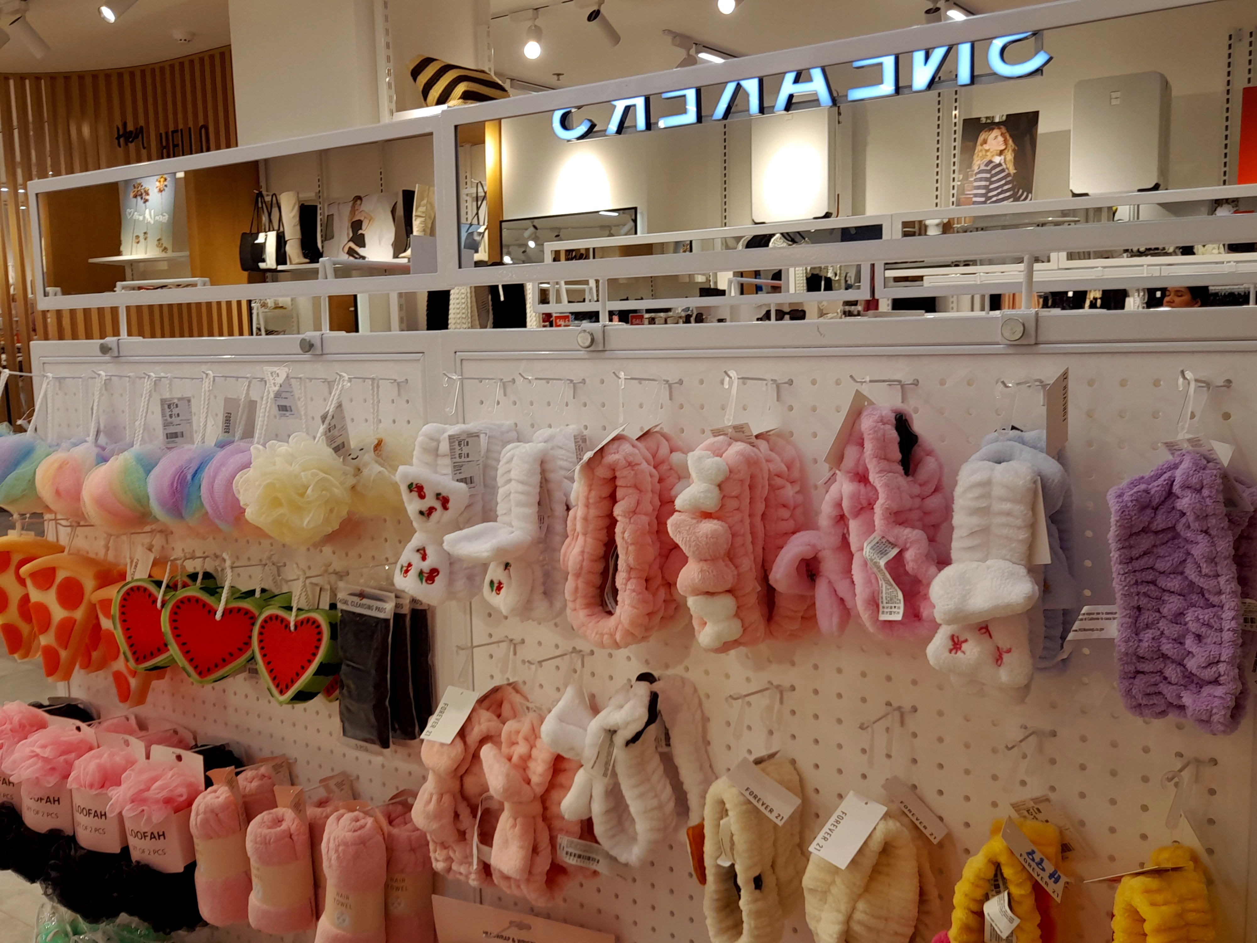 Ya conoces "Forever 21" en La vela/You already know Forever 21 in La Vela? 🛍⛵️